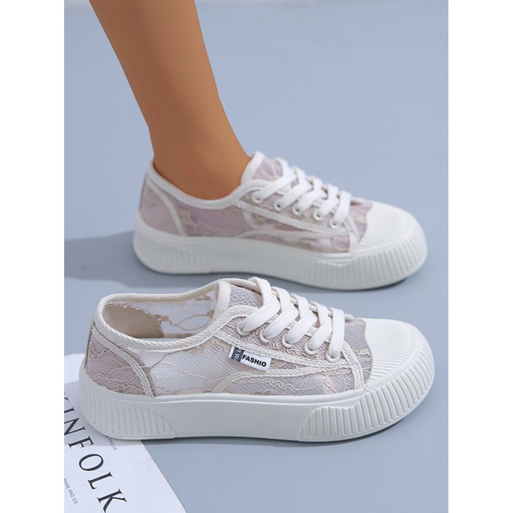 Airy Floral Lace Resort Flats